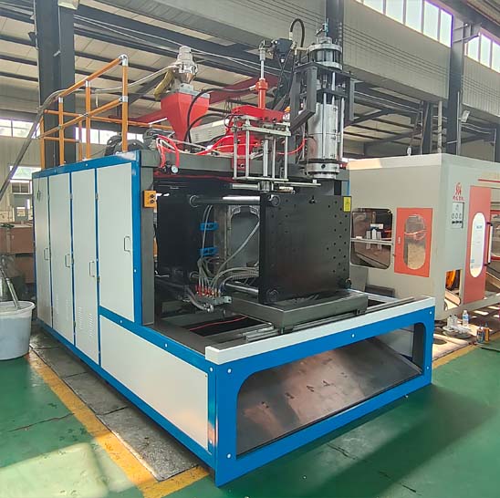 40、啤酒桶吹塑機(jī)1.jpg