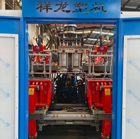 28、全自動2+2型伺服吹塑機1.jpg